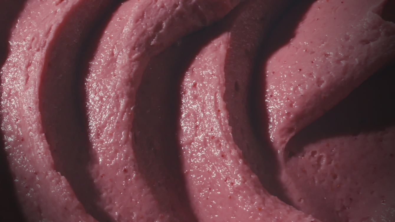 Video displaying the making of Venchi's gelatoshake (namely, a milkshake): from gelato flavor selection to mixing, up until the preparation of the cup and the addition of whipped cream and chocolate sprinkles.